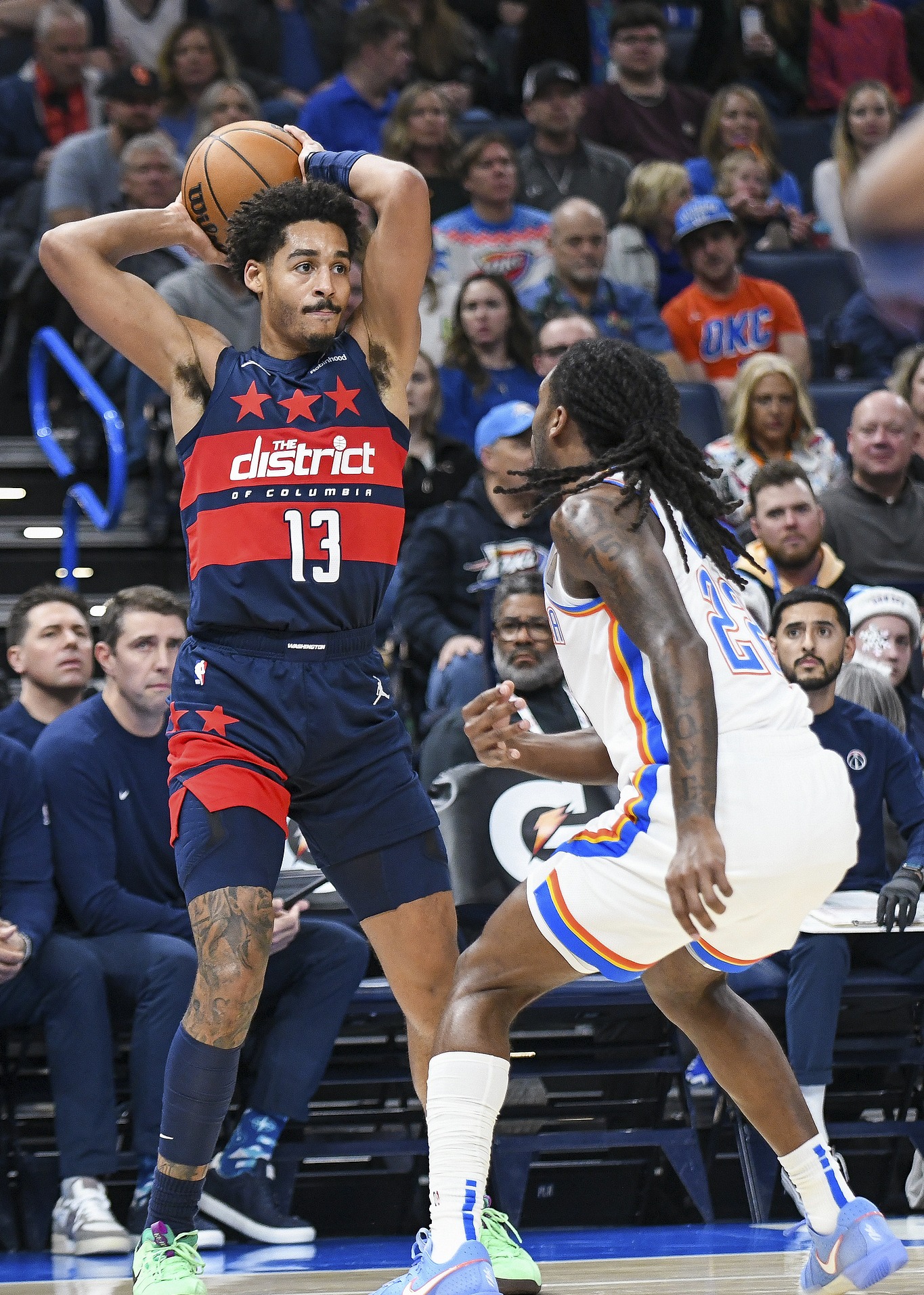 关键时刻NBA常规赛焦点战，俄克拉荷马雷霆防线松动，更衣室稳定，控场能力受关注的简单介绍