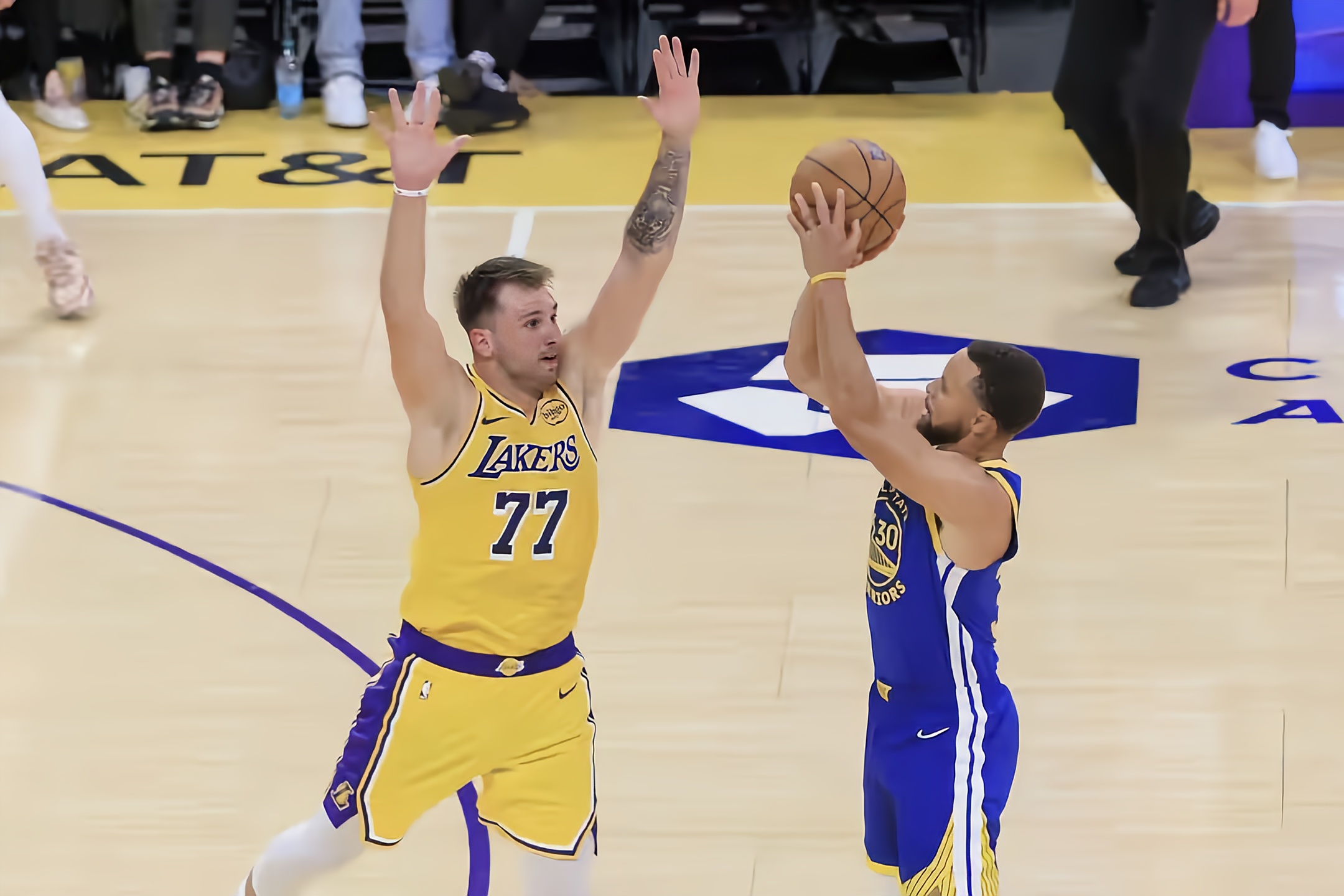 关键时刻NBA常规赛焦点战，俄克拉荷马雷霆防线松动，更衣室稳定，控场能力受关注的简单介绍